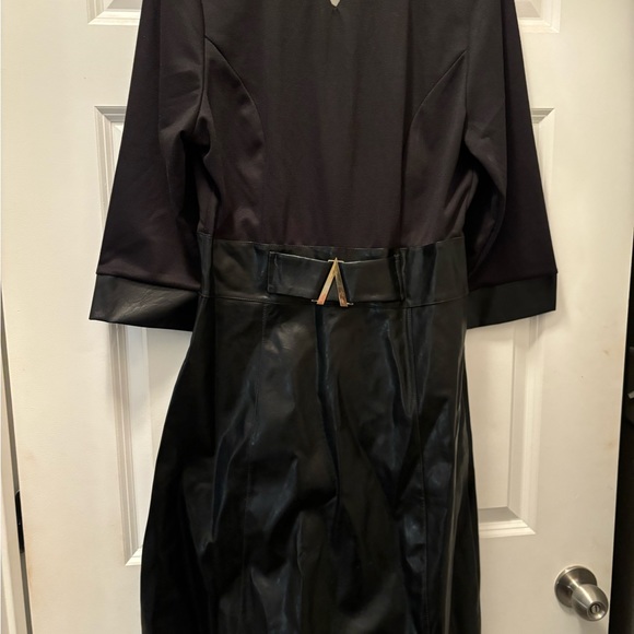 Cute V Dress - Picture 6 of 6